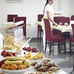 Breakfast room at hotel Trieste Mare