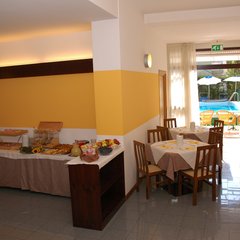 Frühstücksraum im Aparthotel Carinzia in Lignano